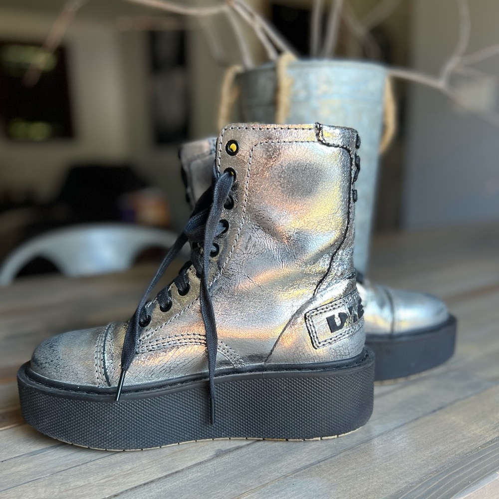 Diesel boots